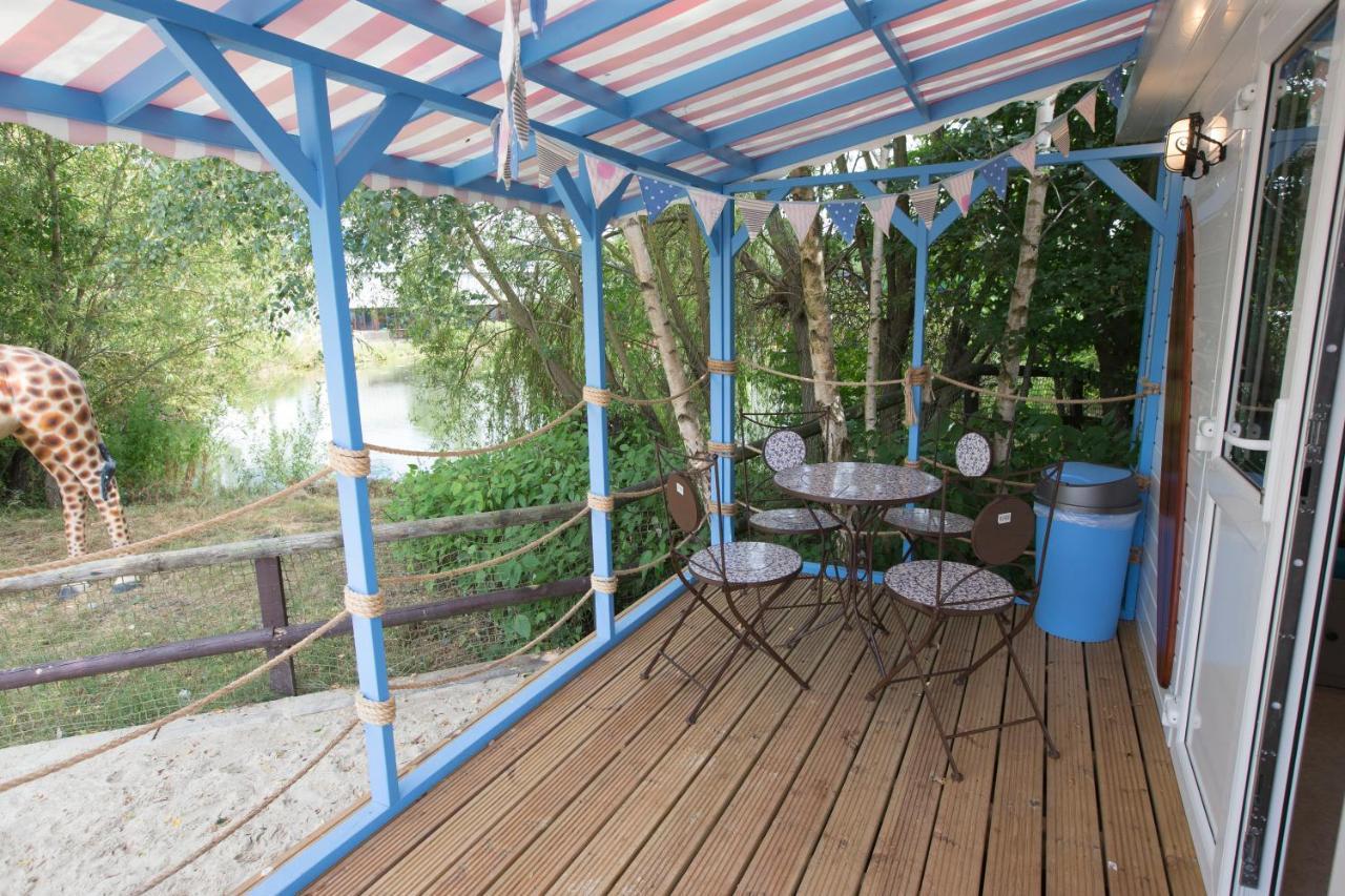 Adventurer'S Village Milton Keynes Bagian luar foto